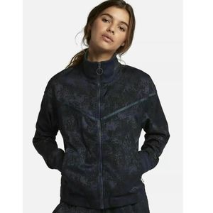 Nike wmn blue jacket NSW sz L zip up